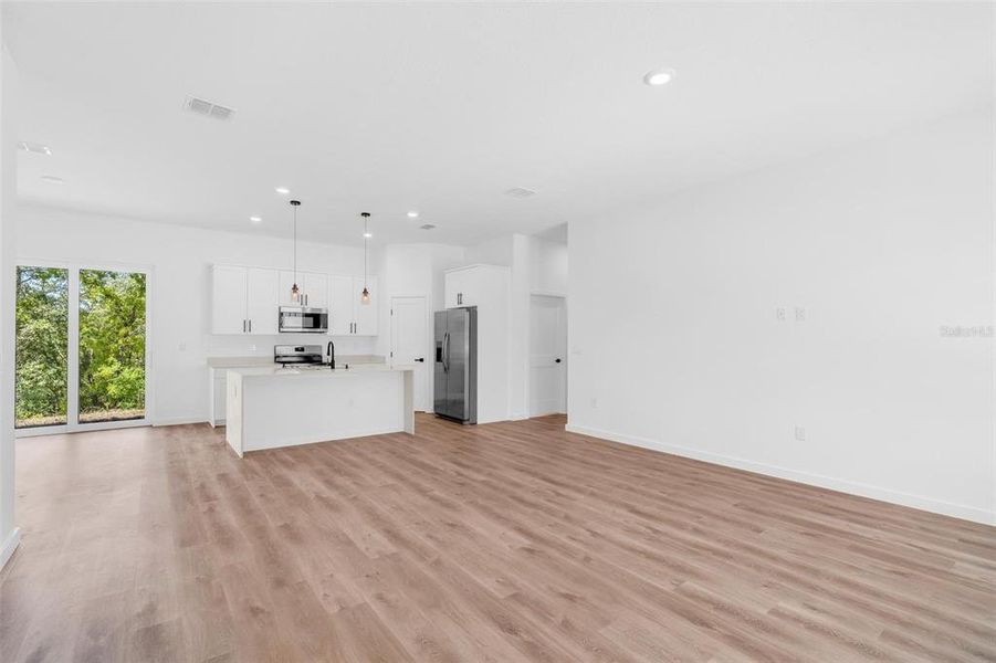 Spacious, unfurnished interior of a new home in , Citrus Springs (Image 38).