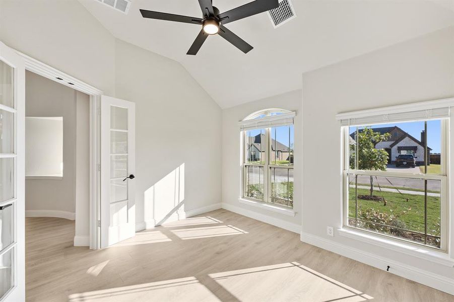 Spacious, unfurnished interior of a new home in Coyote Crossing, Godley (Image 24).