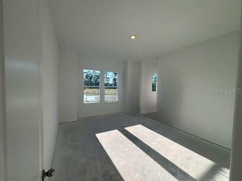 Spacious, unfurnished interior of a new home in Ardisia Park Estate, New Smyrna Beach (Image 32).