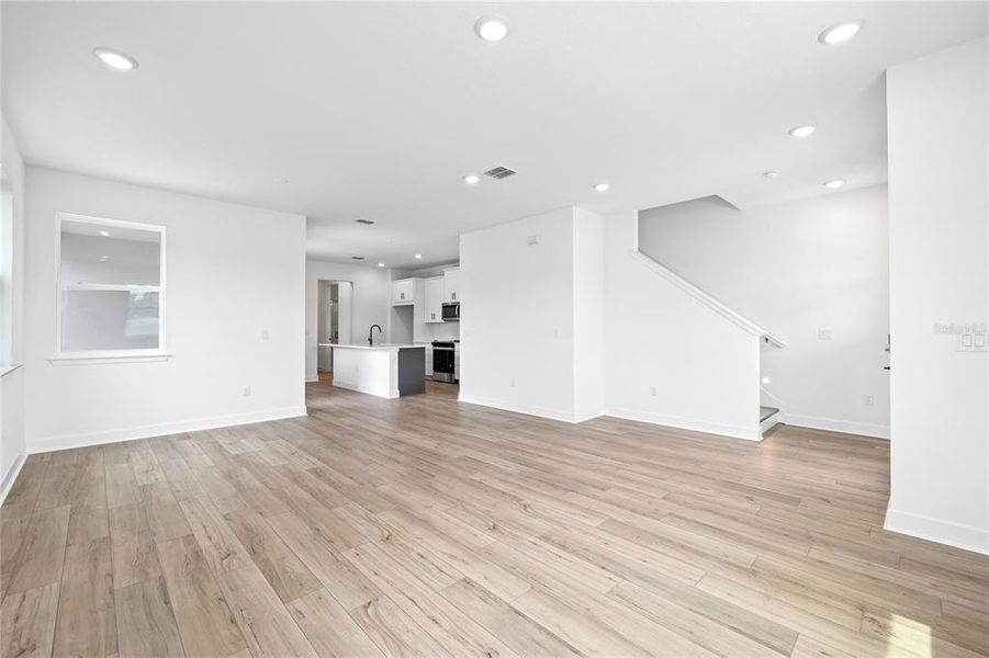 Spacious, unfurnished interior of a new home in Vivir, Valrico (Image 19).