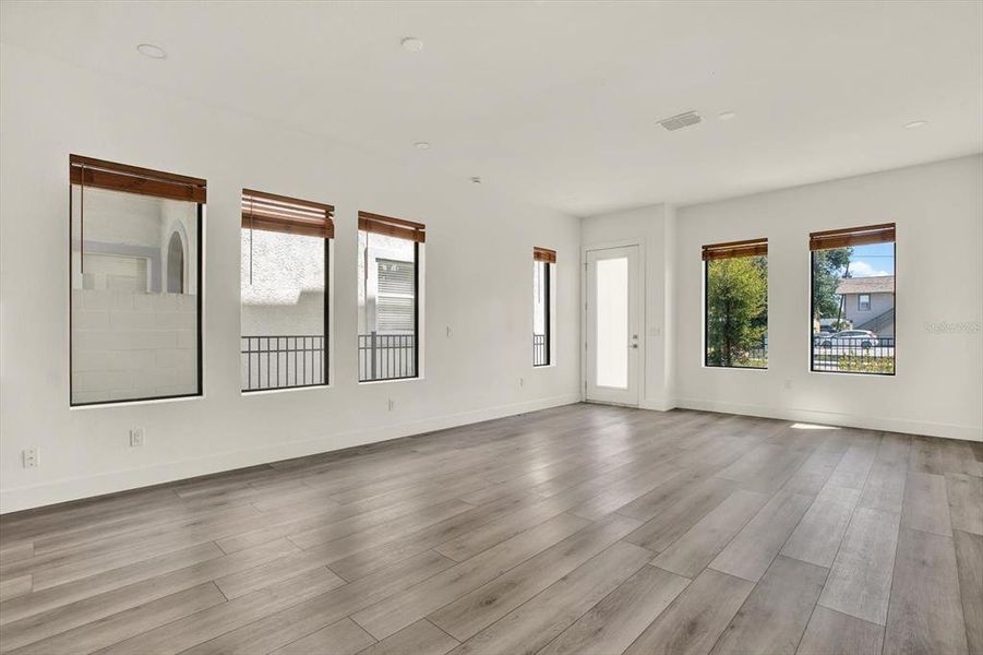 Spacious, unfurnished interior of a new home in , St. Petersburg (Image 16).