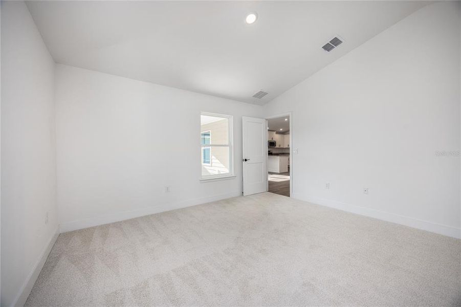 Spacious, unfurnished interior of a new home in Kirkland Farms, Alachua (Image 22).