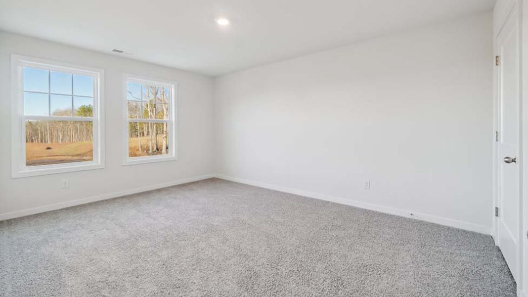 Spacious, unfurnished interior of a new home in Oak Grove Hill, Huntersville (Image 32).