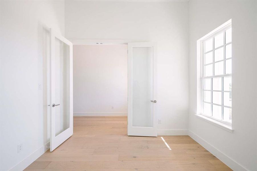 Spacious, unfurnished interior of a new home in , Weatherford (Image 19).