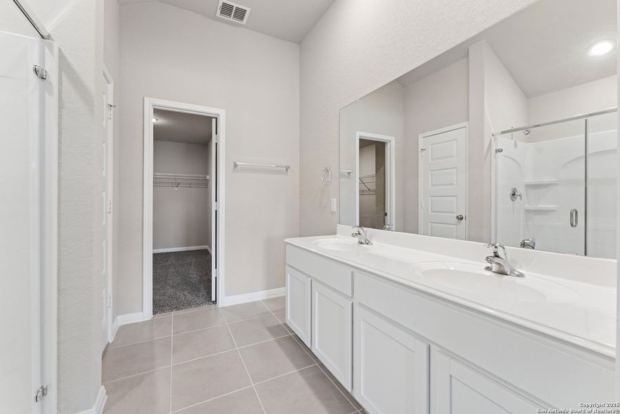 Furnished interior view inside a new home in Cinco Lakes, San Antonio (Image 3). Furnished interior view inside a new home in Cinco Lakes, San Antonio (Image 3).