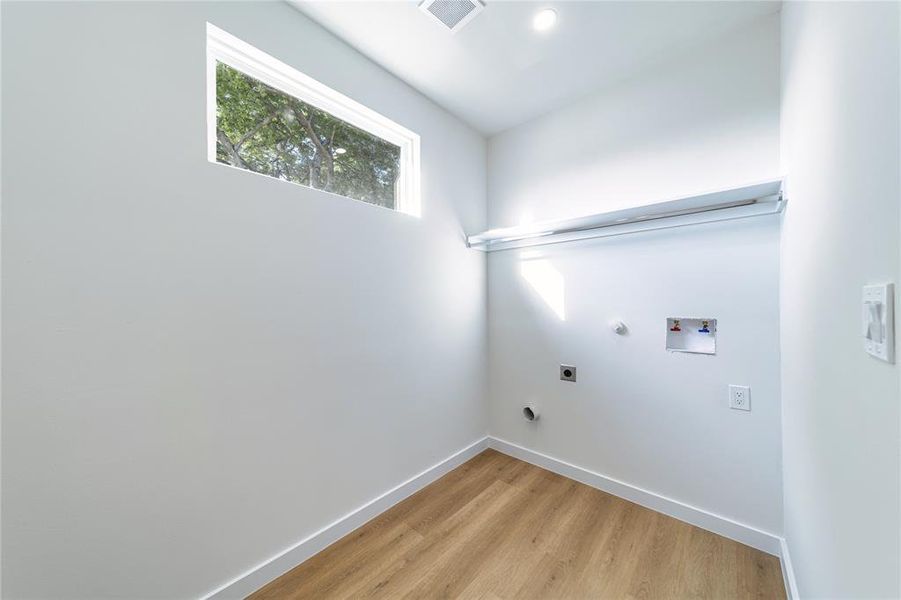 Spacious, unfurnished interior of a new home in , Dallas (Image 27).