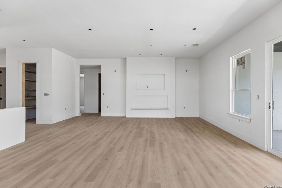 Spacious, unfurnished interior of a new home in , Horseshoe Bay (Image 23).