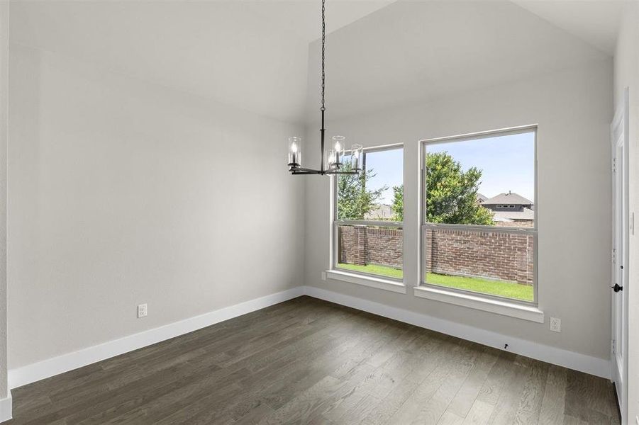 Spacious, unfurnished interior of a new home in Woodcreek, Rockwall (Image 23).