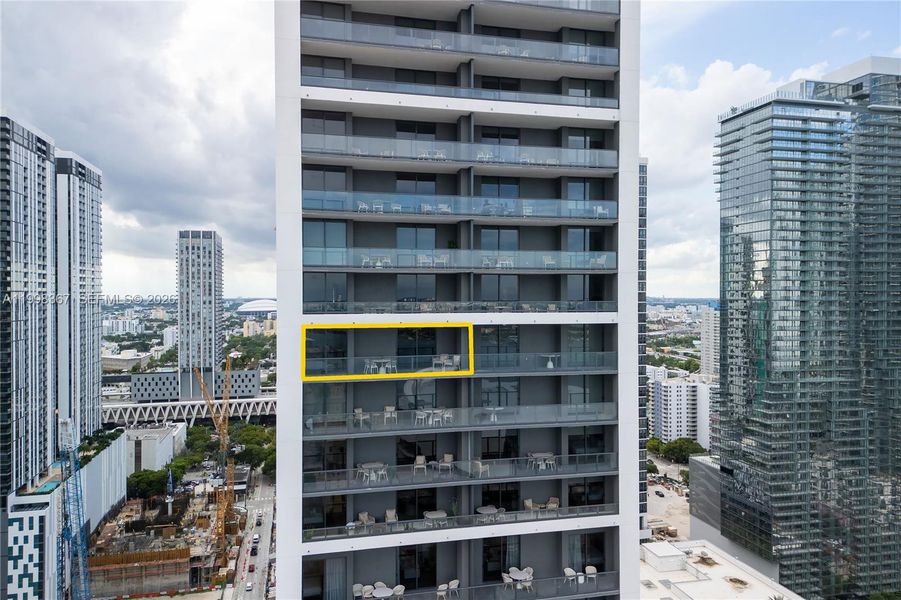 Condo located in Miami, FL showcasing its design and architecture (Image 29).