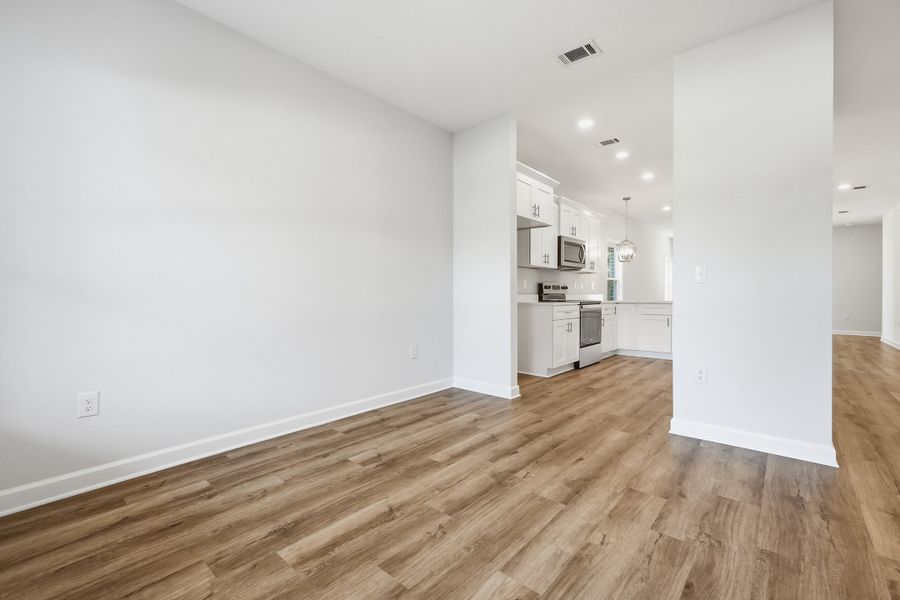 Spacious, unfurnished interior of a new home in , Crestview (Image 21).