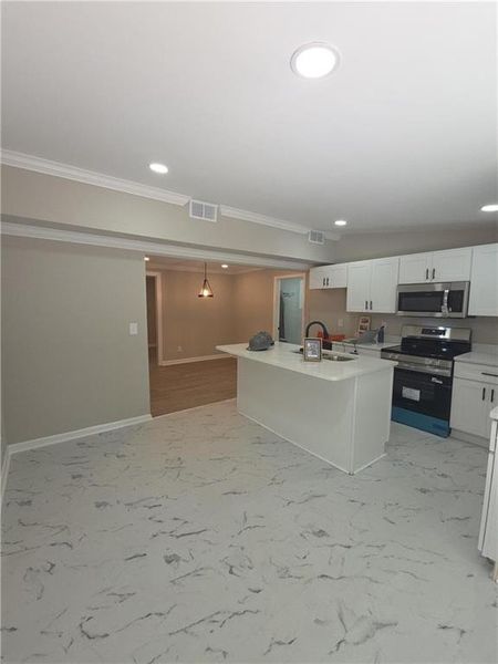 Spacious, unfurnished interior of a new home in , Conyers (Image 10).