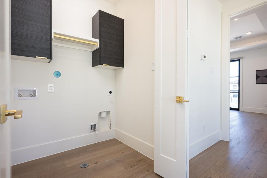 Spacious, unfurnished interior of a new home in , Stafford (Image 28).