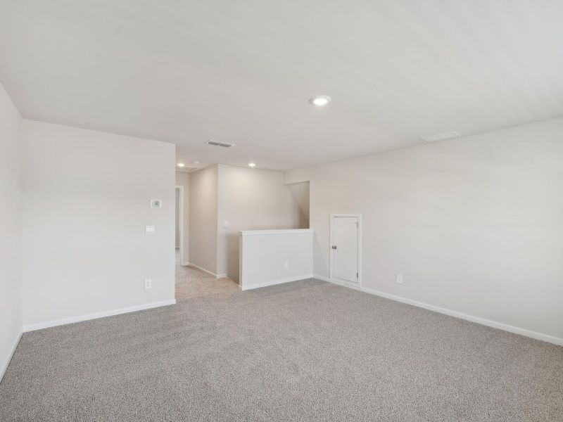 Spacious, unfurnished interior of a new home in Martin Springs - Estate Series, Lawrenceville (Image 37).