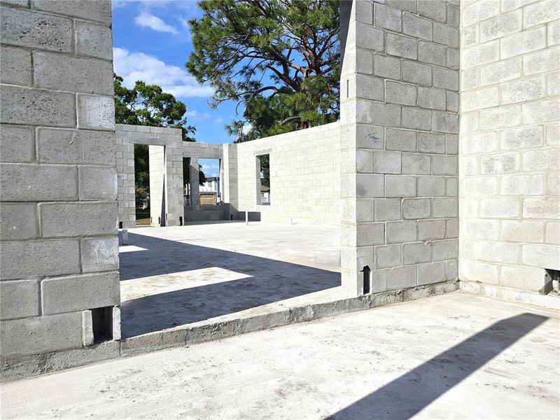 Exterior details and patio area of a home in , St. Petersburg (Image 24).