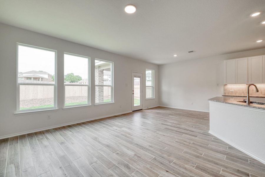 Spacious, unfurnished interior of a new home in River Bluff, Leander (Image 27). Spacious, unfurnished interior of a new home in River Bluff, Leander (Image 27).