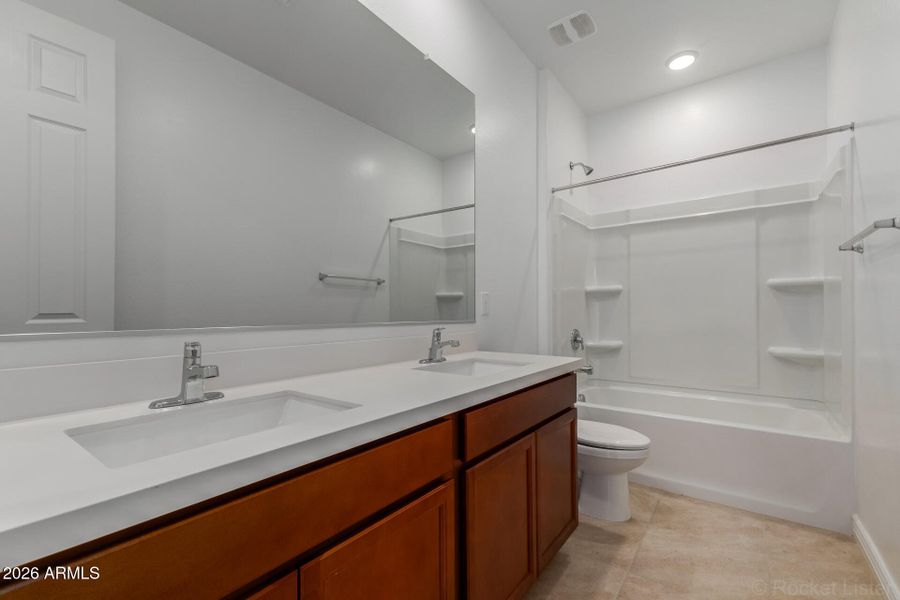 PHX_Miravida_Lot 1166_Dove_25728_bath2