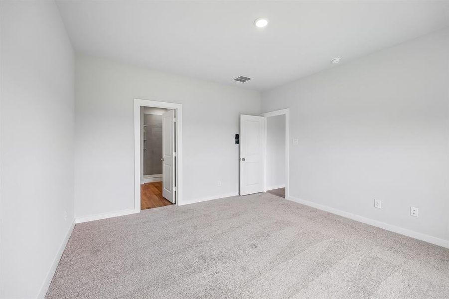 Spacious, unfurnished interior of a new home in Lone Oak, Alvarado (Image 17). Spacious, unfurnished interior of a new home in Lone Oak, Alvarado (Image 17).