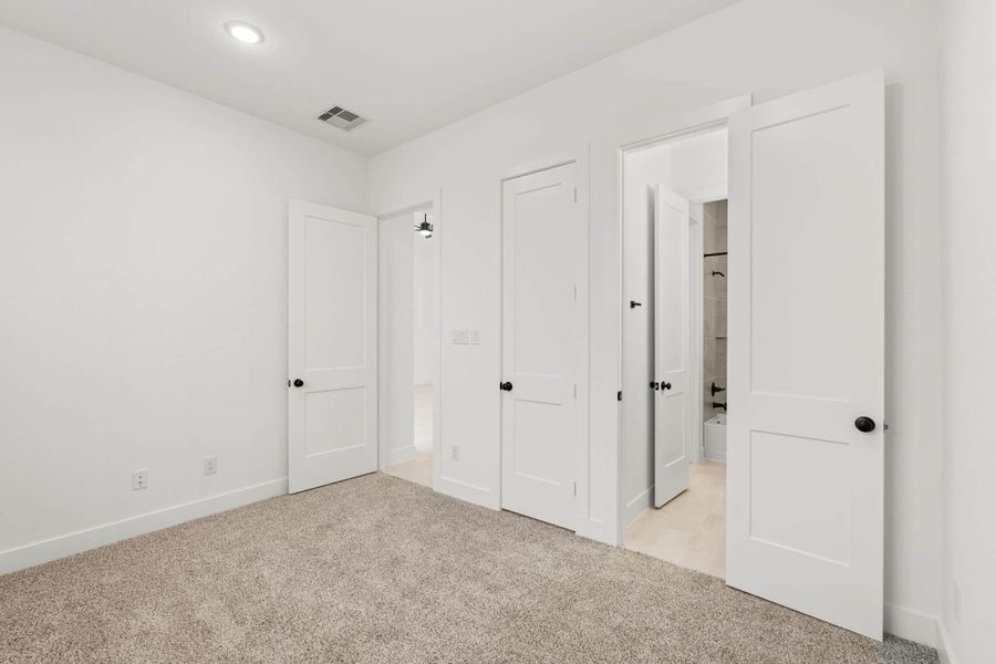 Spacious, unfurnished interior of a new home in Fulshear Lakes, Fulshear (Image 46).