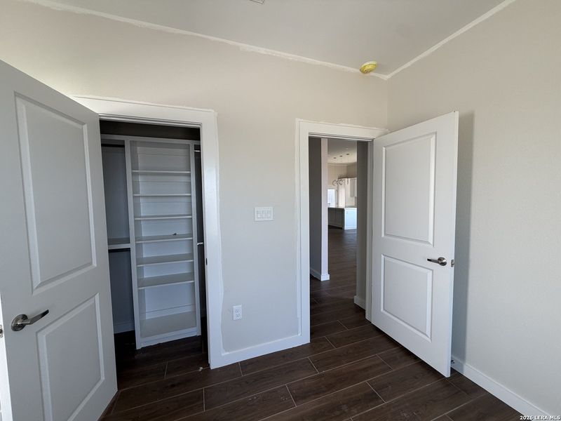 Spacious, unfurnished interior of a new home in , Laredo (Image 5).