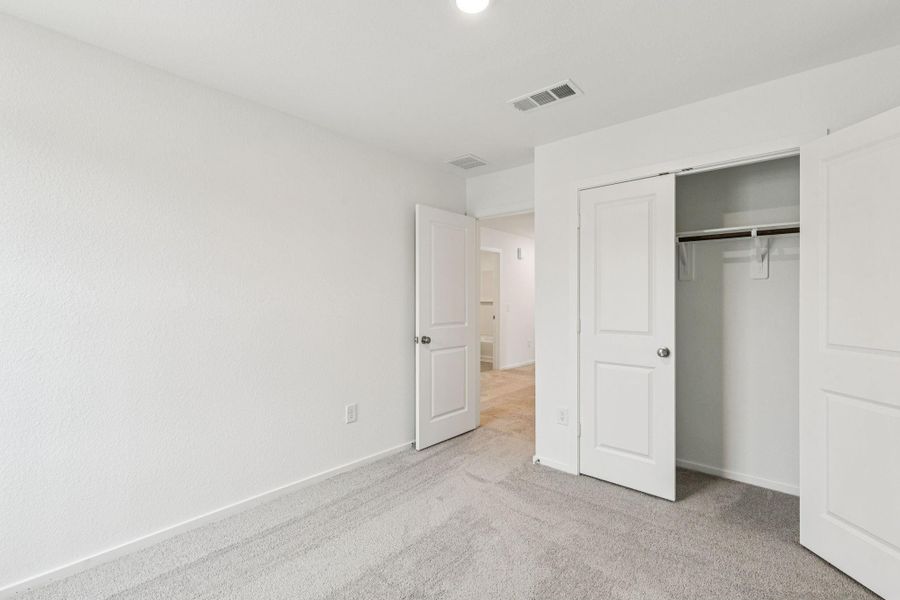 Spacious, unfurnished interior of a new home in Mavera, Conroe (Image 14).