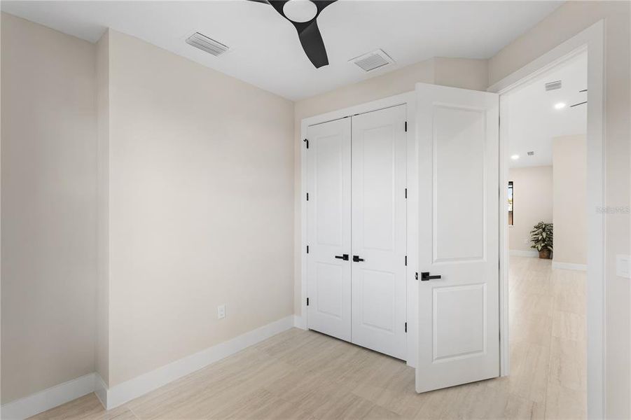Spacious, unfurnished interior of a new home in , Cape Coral (Image 31).