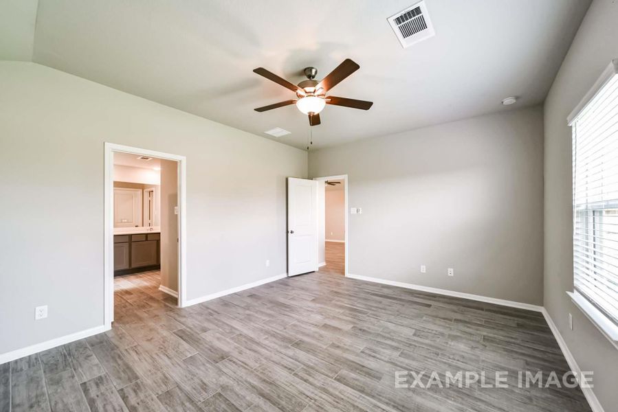 Spacious, unfurnished interior of a new home in River Ranch Meadows, Dayton (Image 14).