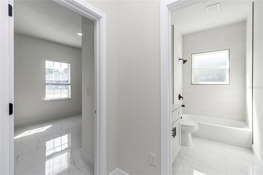 Spacious, unfurnished interior of a new home in , Ocala (Image 15).