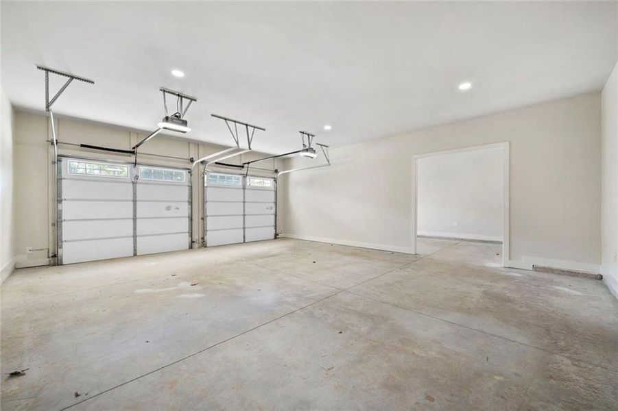 Spacious, unfurnished interior of a new home in , Atlanta (Image 113).