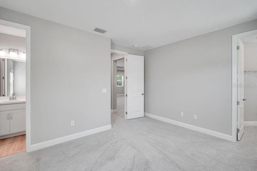 Spacious, unfurnished interior of a new home in Hammock at Two Rivers, Zephyrhills (Image 35).