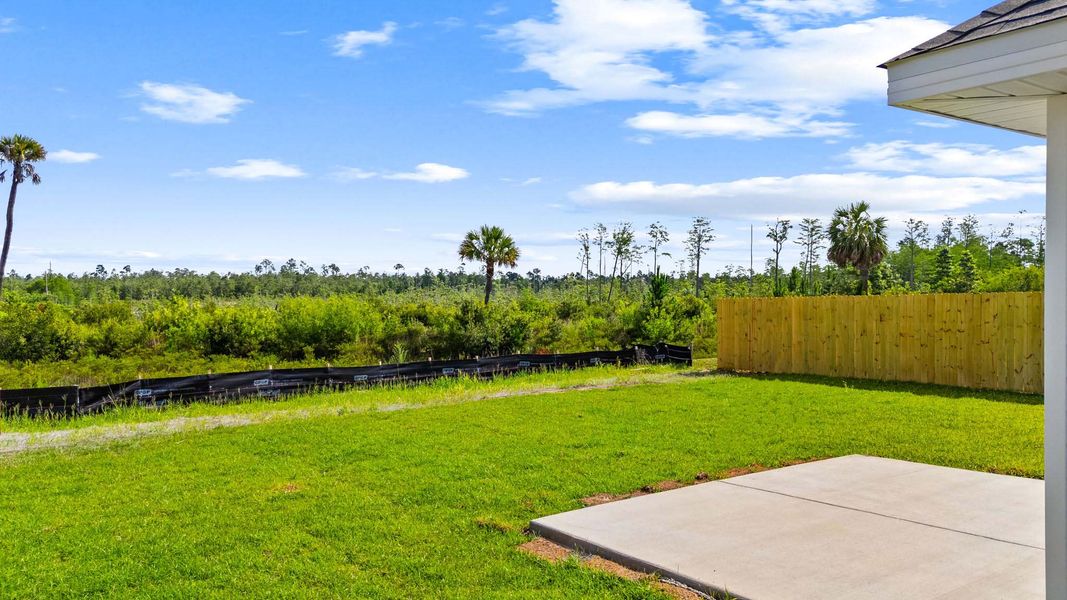 Exterior details and patio area of a home in Morningside, Panama City (Image 3).