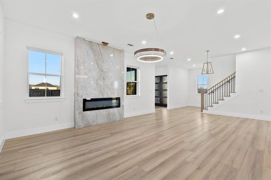 Spacious, unfurnished interior of a new home in , Sherman (Image 19).