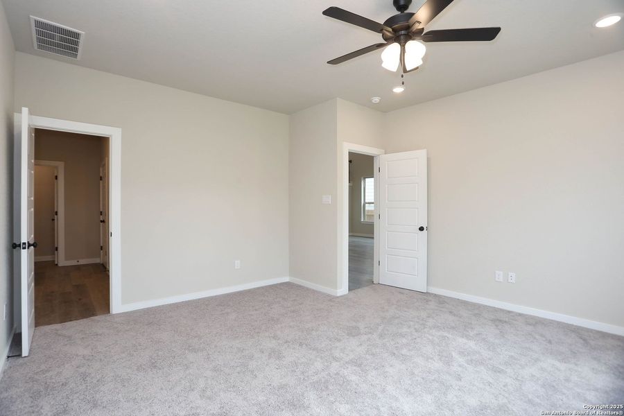 Spacious, unfurnished interior of a new home in Vista Ridge, Live Oak (Image 25). Spacious, unfurnished interior of a new home in Vista Ridge, Live Oak (Image 25).