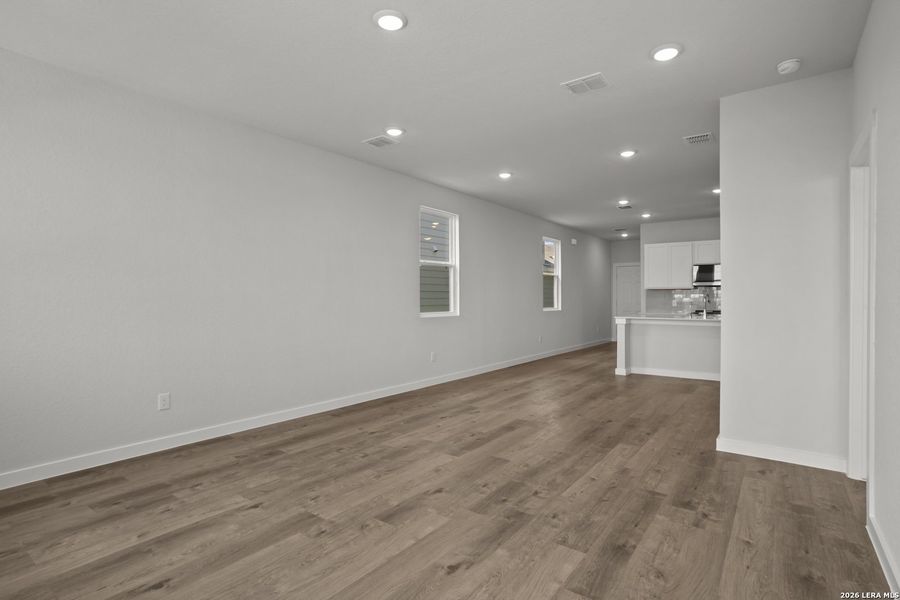Spacious, unfurnished interior of a new home in Agave, San Antonio (Image 20).