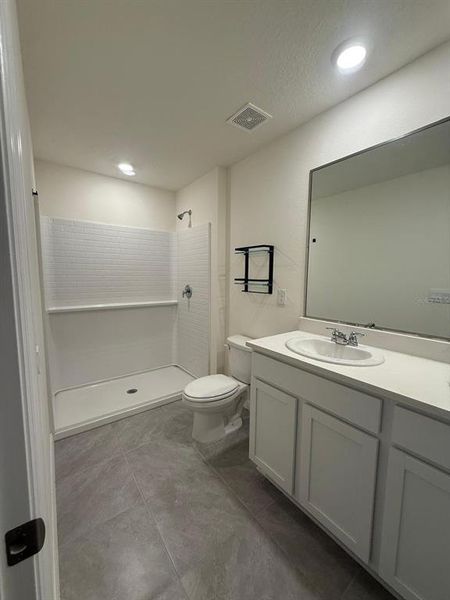 Furnished interior view inside a new home in , Ocala (Image 9).