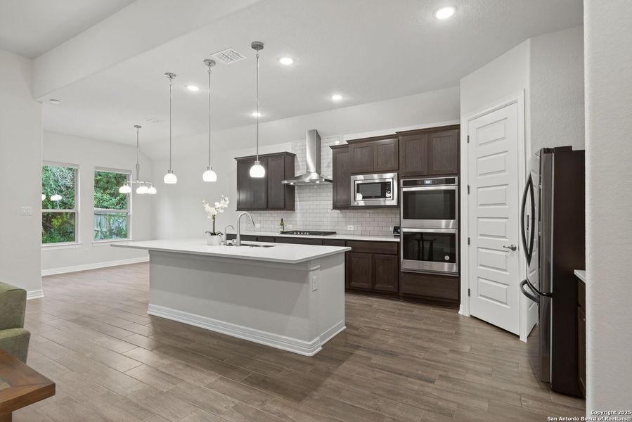 Furnished interior view inside a new home in Cibolo Crossing, Universal City (Image 6).