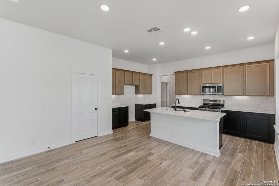 Furnished interior view inside a new home in The Crossvine – Garden Homes, Schertz (Image 7). Furnished interior view inside a new home in The Crossvine – Garden Homes, Schertz (Image 7).