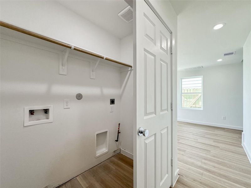 Spacious, unfurnished interior of a new home in , Conroe (Image 25).