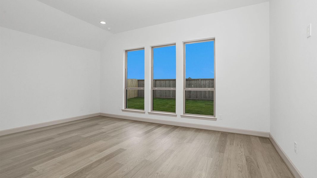 Spacious, unfurnished interior of a new home in Grange, Katy (Image 11).