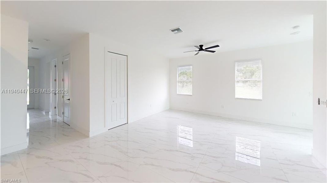 Spacious, unfurnished interior of a new home in , Fort Myers (Image 14).