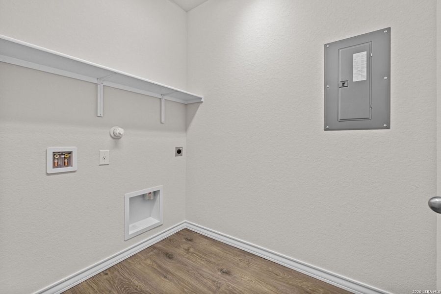 Spacious, unfurnished interior of a new home in Redbird Ranch, San Antonio (Image 26).