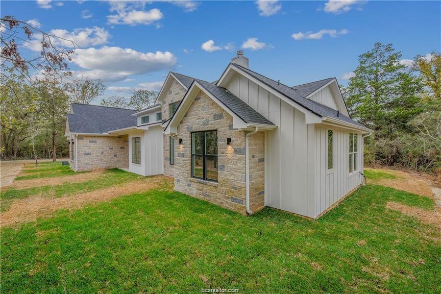 Front exterior of a new home in , Franklin, TX, highlighting curb appeal (Image 22). Front exterior of a new home in , Franklin, TX, highlighting curb appeal (Image 22).