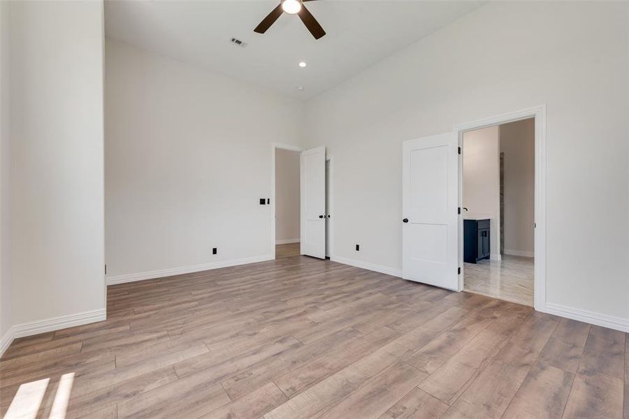 Spacious, unfurnished interior of a new home in , Waxahachie (Image 16).