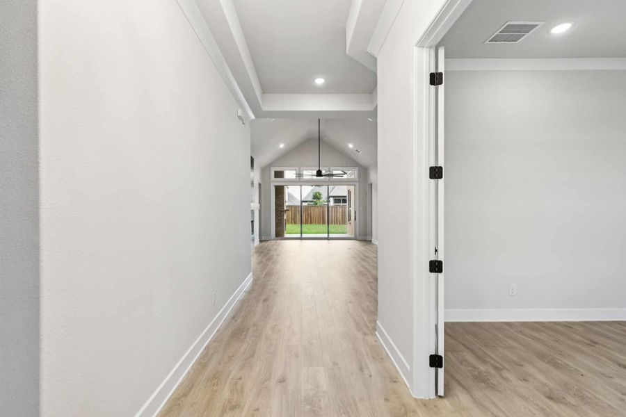 Spacious, unfurnished interior of a new home in Trinity Falls, McKinney (Image 9).