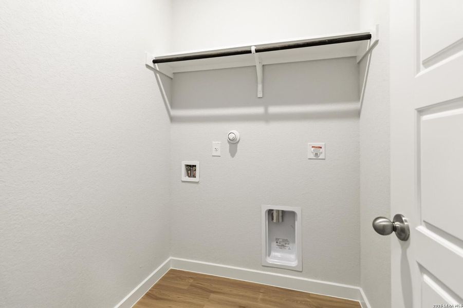 Spacious, unfurnished interior of a new home in Red Hawk Landing, San Antonio (Image 18). Spacious, unfurnished interior of a new home in Red Hawk Landing, San Antonio (Image 18).