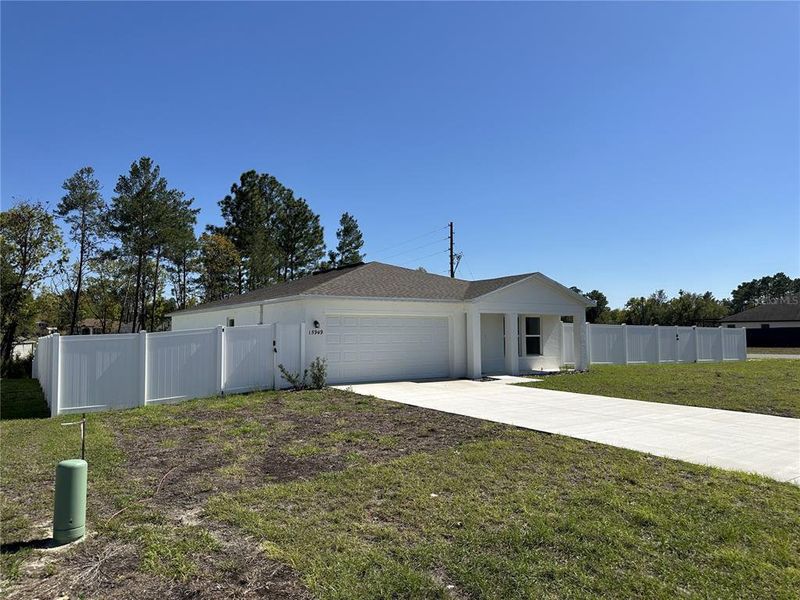 Exterior details and patio area of a home in Marion Oaks, Ocala (Image 27).