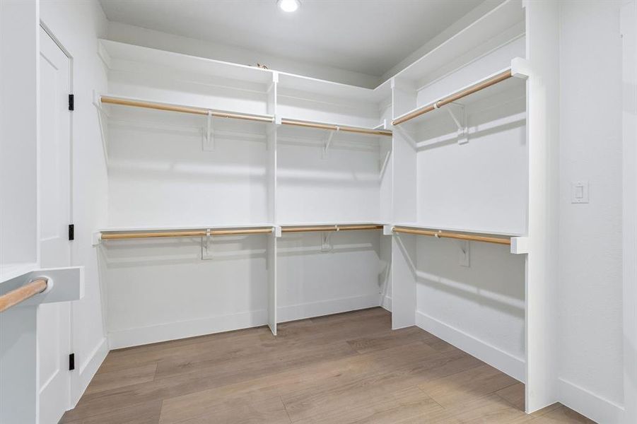 Spacious, unfurnished interior of a new home in , Ponder (Image 23).