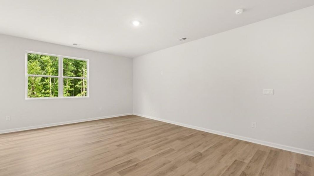 Spacious, unfurnished interior of a new home in Oconee Overlook Townhomes, Gainesville (Image 11).