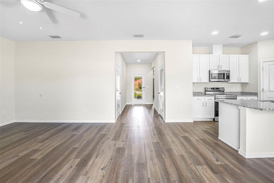 Spacious, unfurnished interior of a new home in , Weeki Wachee (Image 32).