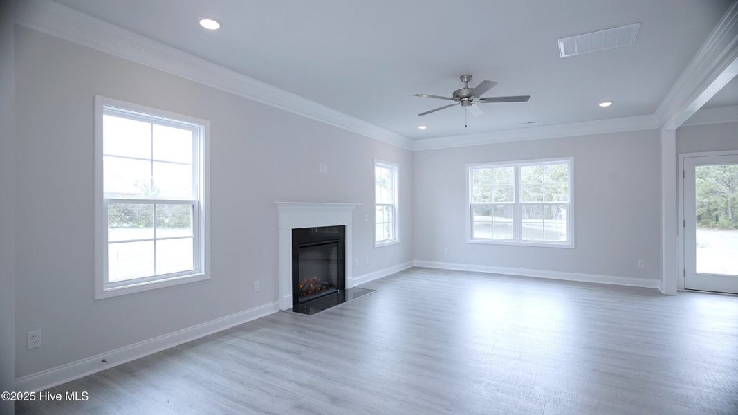 Spacious, unfurnished interior of a new home in Palmetto Creek, Bolivia (Image 10).