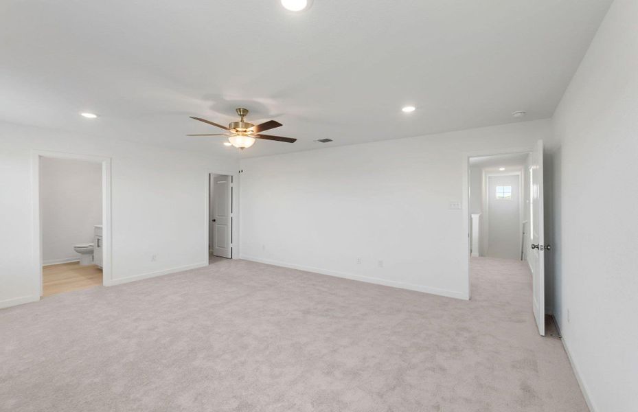 Spacious, unfurnished interior of a new home in Sonterra, Jarrell (Image 13).